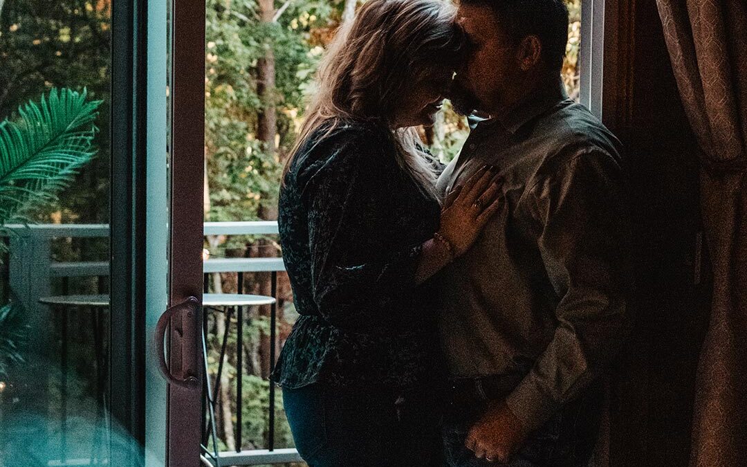 Should I Book Secret Box Cabin for Our Wedding Anniversary? (Host Perspective)