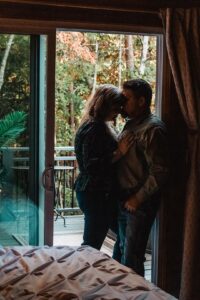 Romantic Getaway Secret Box Cabin, Blue Ridge, GA