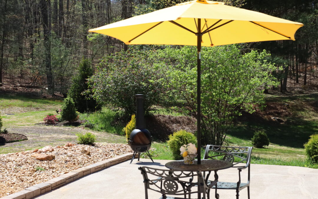 Romantic Couples Getaway in Blue Ridge GA | Secret Box Cabin